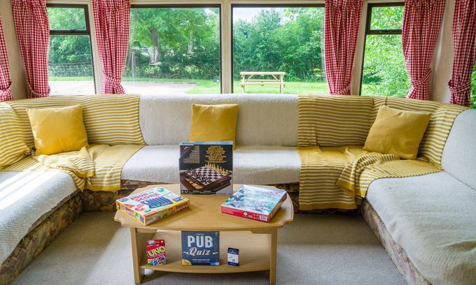 Priors Marston House | Tadpole Retreat x2 bedrooms, Kitchen, Bathroom & Lounge & Wifi