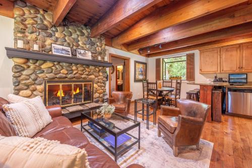 Tahoe Sierra Estates House | Tahoe City 4BR 4 Full Bathroom Home Near Palisades Close to Town