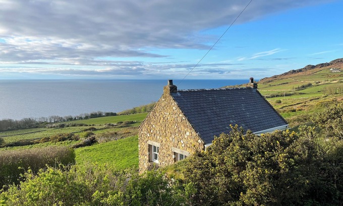 Mynytho Cottage | TALARFOR, romantic, character holiday cottage in Aberdaron