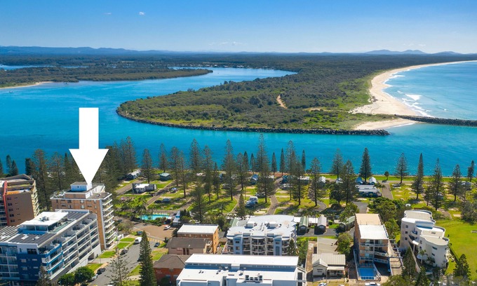 Port Macquarie Apartment | Tasman Towers 5 - Three Bedrooms With Pool In Town