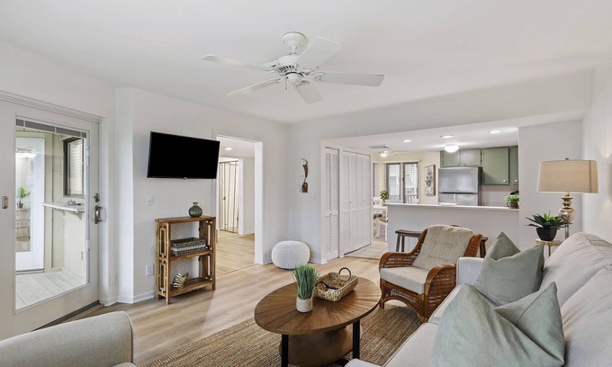 Isle of Palms Condo | Tasteful FIRST Floor Villa with OCEAN VIEWS! Screened Porch, Pool Access!