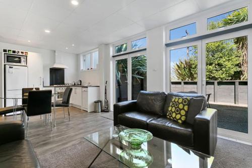 Taupo Apartment | Taupo Getaway, Private 2BR Apartment With Courtyard