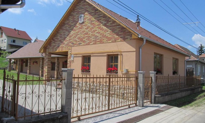 Bank House | Tavi Fészek Vendégház