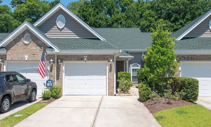 Pawleys Island Condo | *TB 81C Updated and spacious condo in True Blue with pool access