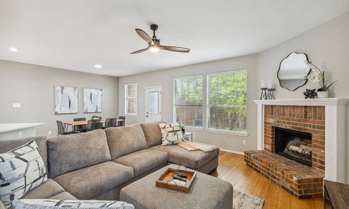 Rockwall House | TCH - Spacious 4bd/2.5ba in Rockwall with Office