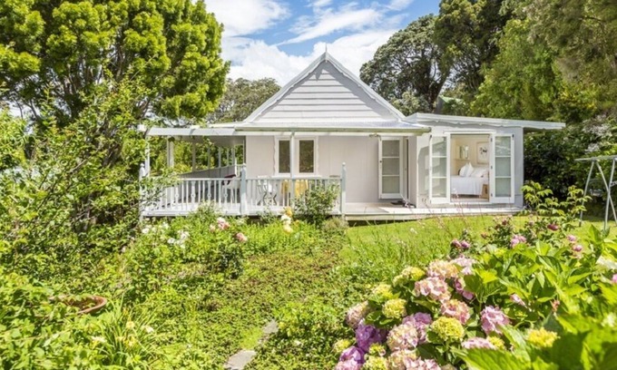 Mahurangi House | Te Kapa Cottage, 3 bedroom.