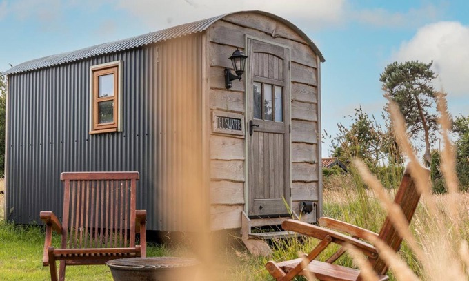 Trunch Cabin | Teeswater | a cosy space for couples seeking a glamping holiday in North Norfolk