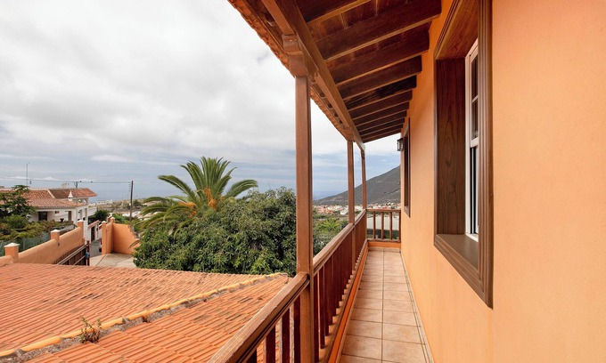 Tegueste Ski Chalet | 'Tegueste Entre Viñedos' with Mountain View, Private Terrace and Wi-Fi