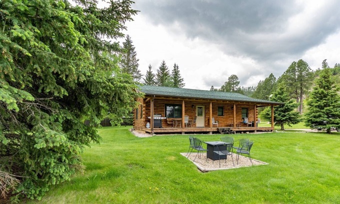 Custer Cabin | Tenderfoot Creek Cabin | 2 Bed, 1 Bath