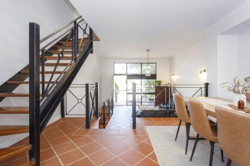 Fremantle House | Terrace Heaven - Luxe Retreat in Fremantle