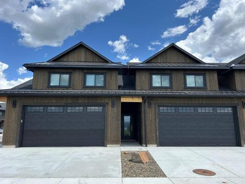Driggs House | Teton Duo | Side-by-Side Homes | Hot Tubs+Walkable