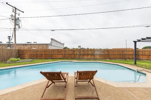 Hurst House | Texas Escape with pool & office