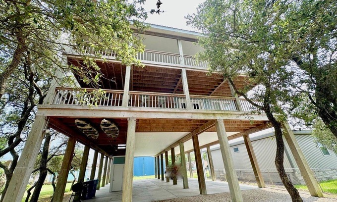 Port O Connor House | TEXAS TREEHOUSE is Close to Beach in POC