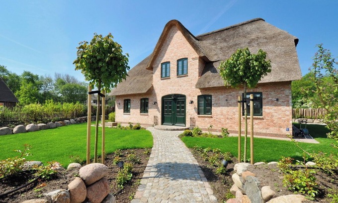 St. Peter-Ording House | Thatched roof house "Das Waalhuus" - The place for family & friends in St. Peter-Dorf