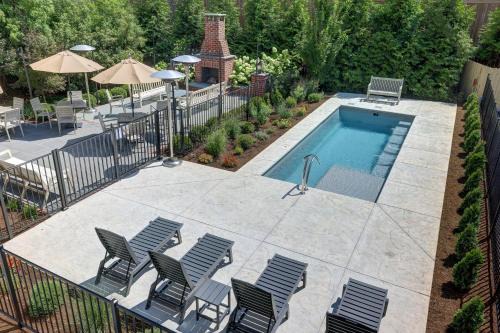 North Downtown House | The 200 South St - King Rm 22