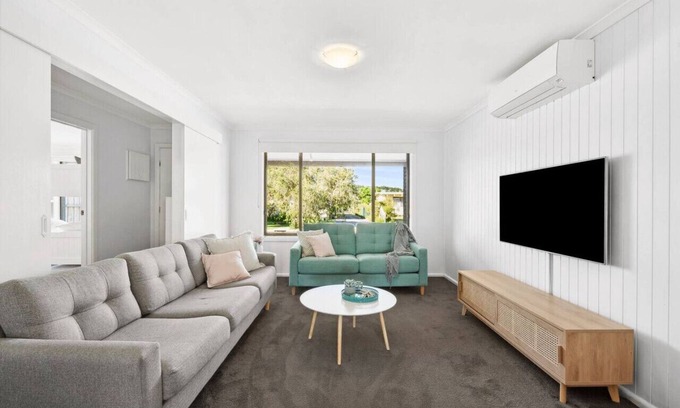 St Leonards House | The Absolute Beach Escape for 11