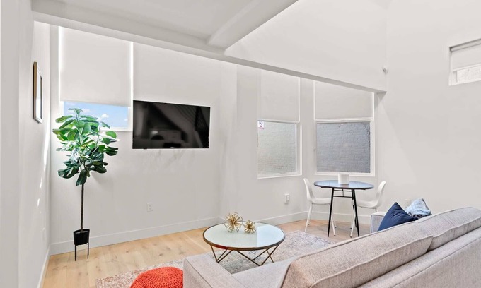Pacific Heights Apartment | The Addison by Kasa | Stylish Loft | San Francisco