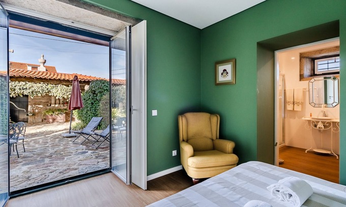 Venade Apartment | The Arches House surrounded by nature