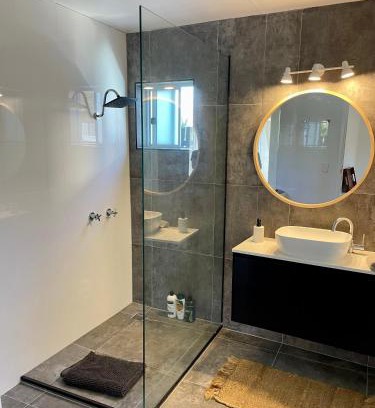 Boreen Point Apartment | The Art Gallery Boreen Point
