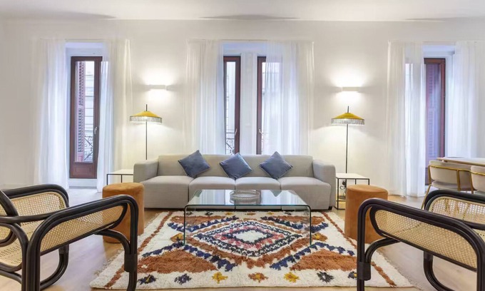 Huertas Apartment | The Artist Apartment Madrid! Perfect for big groups!