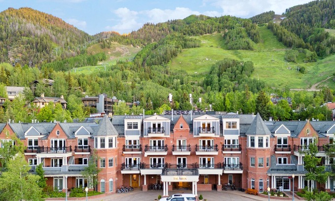Aspen Condo | The Aspen Mountain Residences Luxury Studio King Room Mountainside
