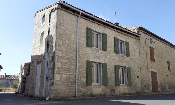 Tusson House | The atypical, charentaise deumeure in the heart of Tusson