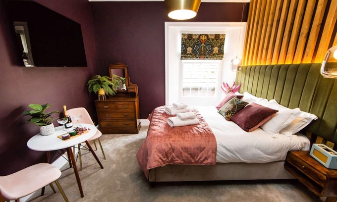 Askrigg Apartment | The Austin Suite at Skeldale House