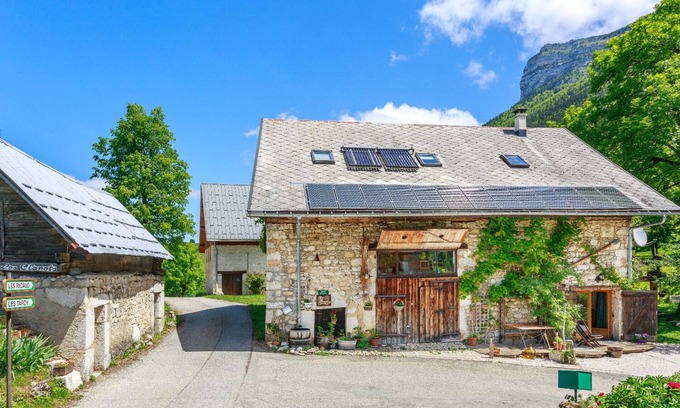 Saint-Pierre-d'Entremont House | The barn & watering can - four seasons in the heart of the Chartreuse