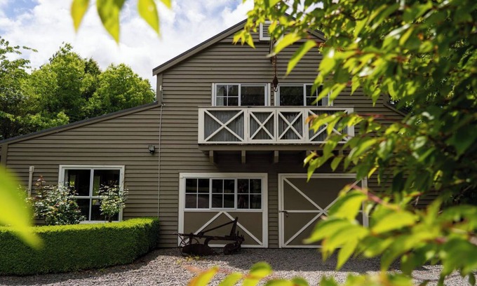 Acacia Bay House | The Barn Taupō - You'll love staying in this peaceful location
