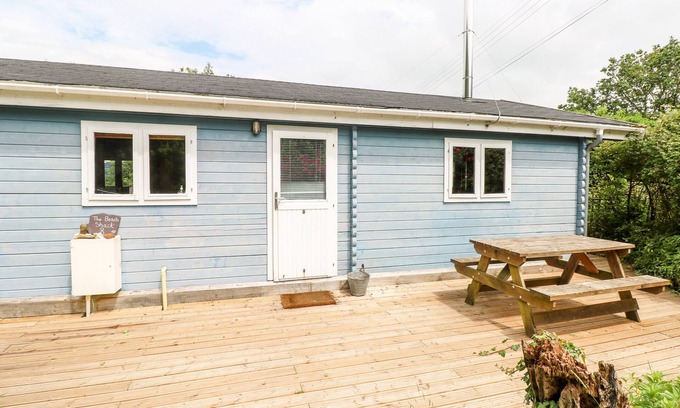 Llansteffan Cottage | THE BEACH SHACK, pet friendly, with open fire in Llansteffan