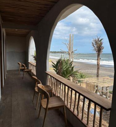 Mendoyo Hotel | The Beachbreaks Medewi