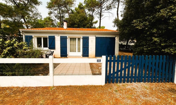 Longeville-sur-Mer Ski Chalet | The Beautiful Star in the heart of the Pine Forest
