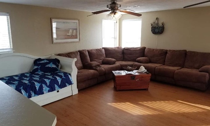Cedar Lane House | THE BEST IN SARGENT, TEXAS
