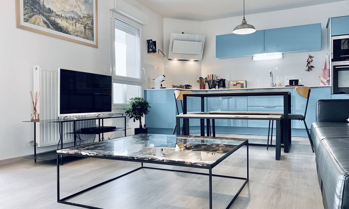 Secteur 1 Apartment | The Bluesky |Train sation, Europole |Garage π #CI