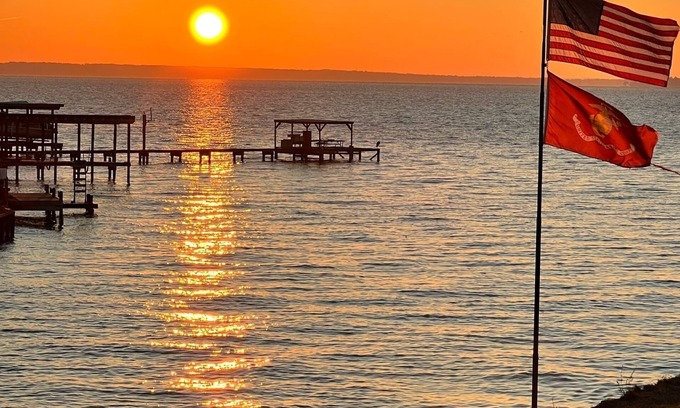 Pointblank House | The "Bluewater Dream" Waterfront Lake House with dock & spectacular views +WIFI