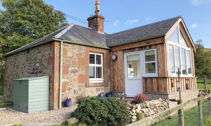 Kirriemuir Cottage | THE BOTHY, pet friendly, character holiday cottage in Kirriemuir