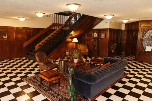 East Boulder Hotel | The Boulder Broker