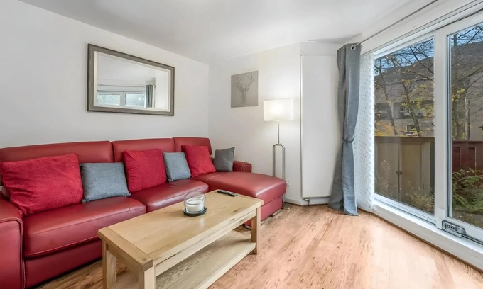 Pleasance House | The Briery Home is a 3 bedroom modern house in the heart of Edinburgh
