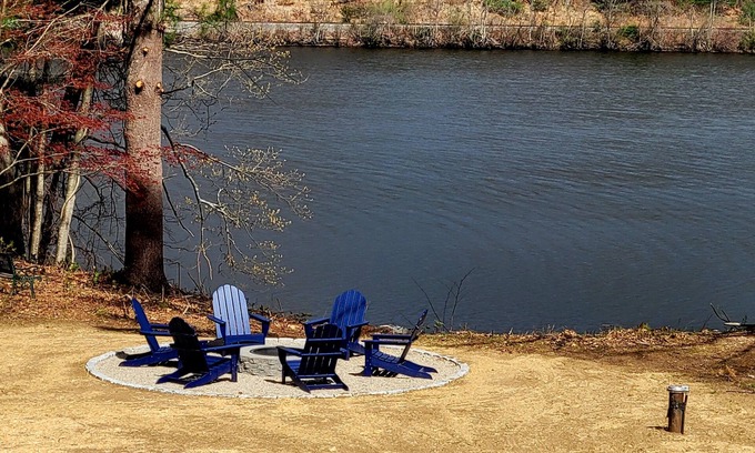 Mansfield Depot House | The Bungalow at Eagleville Lake nUnder 3 miles to UCONN!