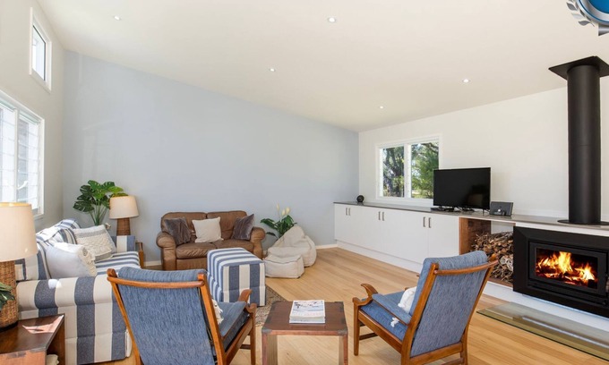 Callala Bay House | The Cabin - Waterfront with Fireplace - 5 mins to the Bay