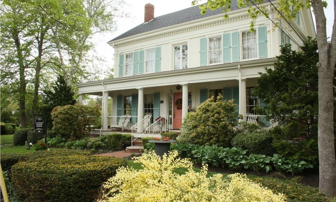 South Yarmouth Bed & Breakfast | The Captain Farris House B&B