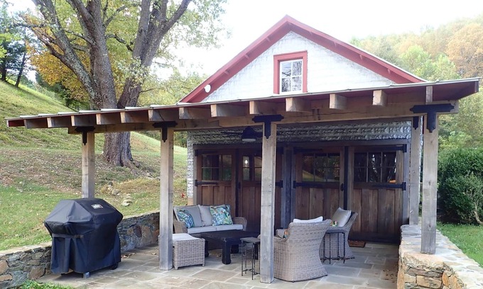 Nellysford Cabin | The Carriage House at Glenthorne Farm