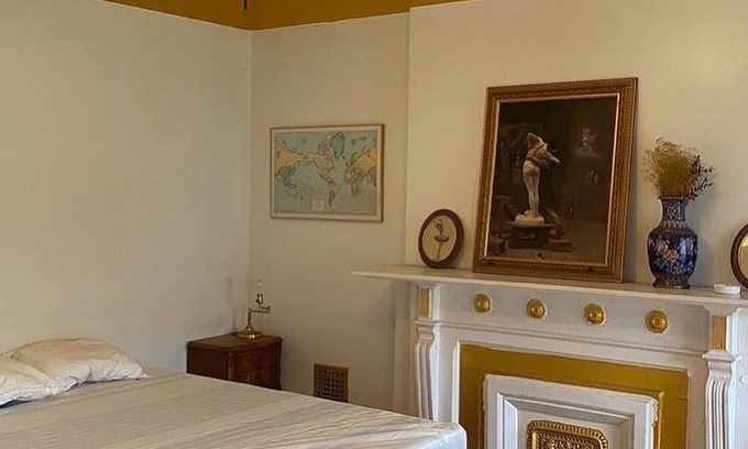 Central Park North Apartment | THE CASTLE 351 HARLEM BROWNSTONE minutes from Apollo, Sylvias & Morningside Park