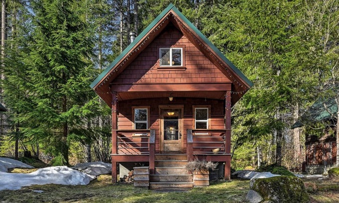 Skykomish House | The Chalet @ SkyCamp: Family-friendly cabin near Stevens Pass. Adventure ready!