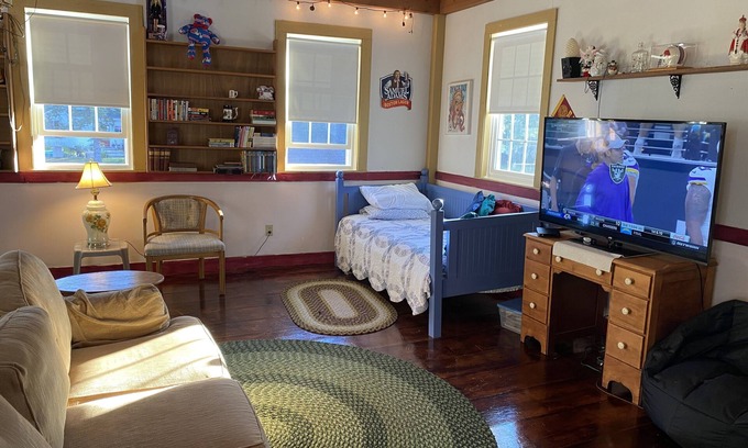 Newfield House | The Chellis House at 111 Elm St Newfield ME … private 2 floor accommodation