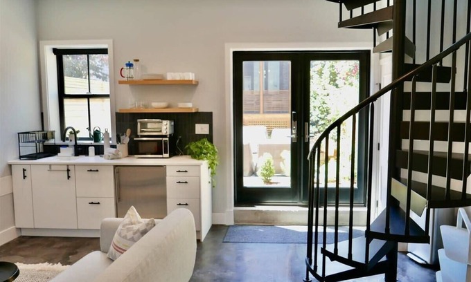 Cardozo House | The Chic Carriage house in Shaw! Sleeps 2