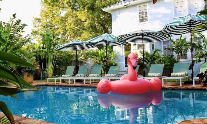 Palm Beach - West Palm Beach Villa | The Citrus Cottage, Sleeps 16! Heated Saltwater Pool, Fire Pit! Fabulous Decor!