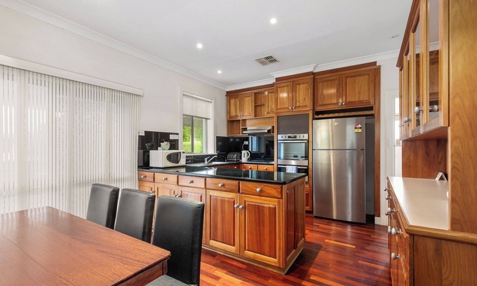 Mount Gambier Hotel | The Commodore