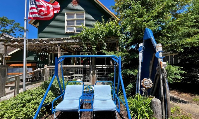Manistee House | The Copper Cottage:Pet-Friendly, Hot Tub, Tiki Bar