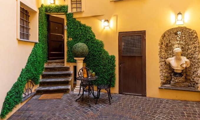 Rione III Colonna Apartment | The Court Piazza di Spagna